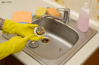 how to unclog a kitchen sink